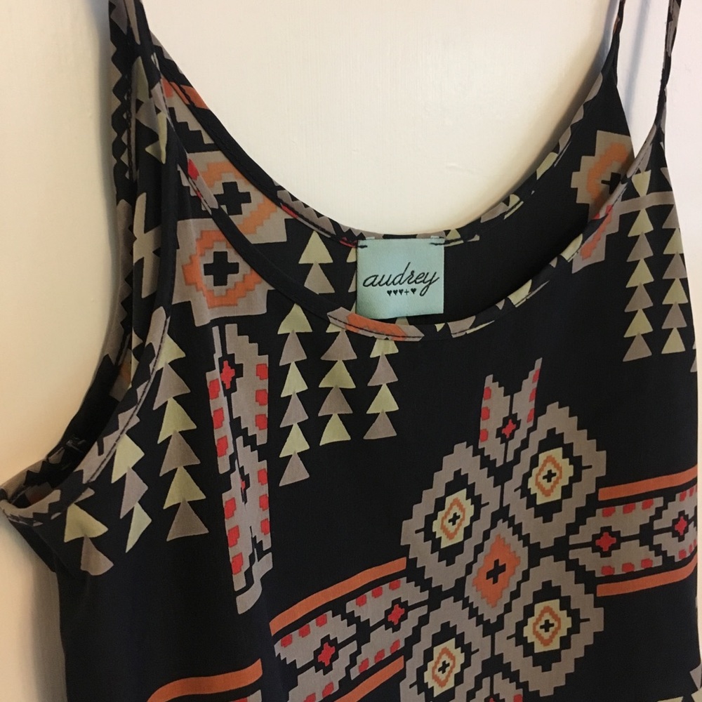 Flowy geometric crop top